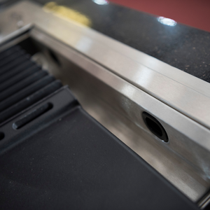 BeefEater Proline® Serie – 6-Brenner Einbaugrill mit Garhaube