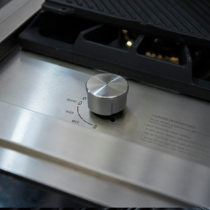 BeefEater Proline® Serie – 6-Brenner Einbaugrill mit Garhaube